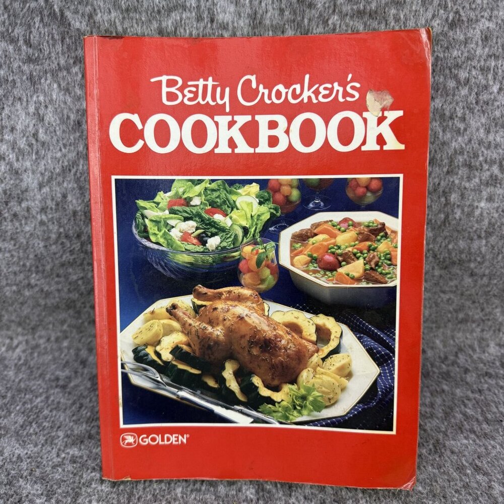 ✅Betty Crockers Cookbook VTG  1980s Golden Press Classic Recipes Red Cover